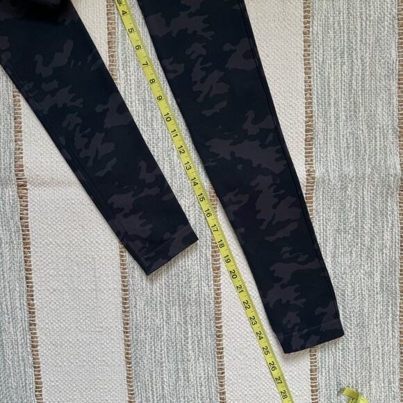 Spanx Seamless Black Camo High Rise Leggings Women’s Size Medium - Picture 4 of 8